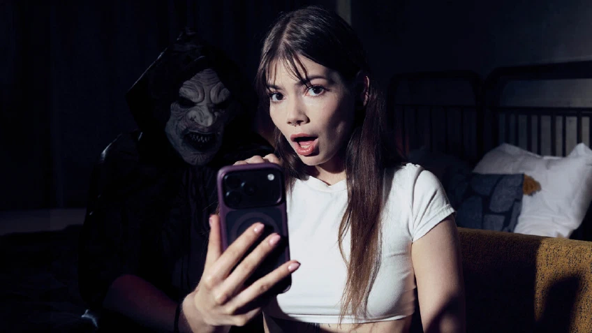 DarkRoomVR: Naughty Halloween: Behind Your Back!